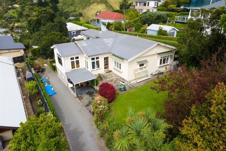 Photo of property in 61 Moncks Spur Road, Redcliffs, Christchurch, 8081