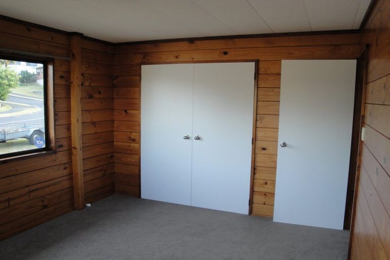 Photo of property in 1/9 Bronzewing Terrace, Unsworth Heights, Auckland, 0632