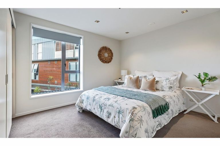 Photo of property in Patent 326 Apartments, 206s/326 Evans Bay Parade, Hataitai, Wellington, 6021