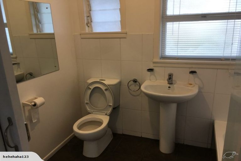 Photo of property in 1/238 Lake Road, Hauraki, Auckland, 0622