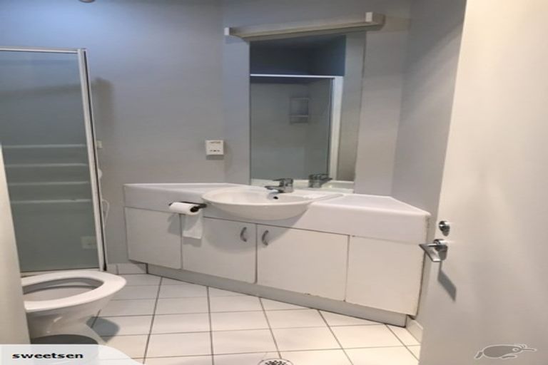 Photo of property in Terrace Garden Apartments, 1e/120 The Terrace, Wellington Central, Wellington, 6011