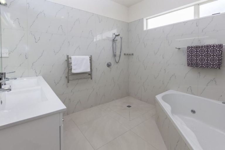 Photo of property in 126 Cannon Hill Crescent, Mount Pleasant, Christchurch, 8081