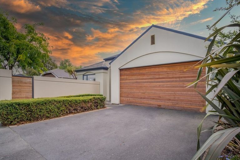 Photo of property in 137 Mcfaddens Road, St Albans, Christchurch, 8052