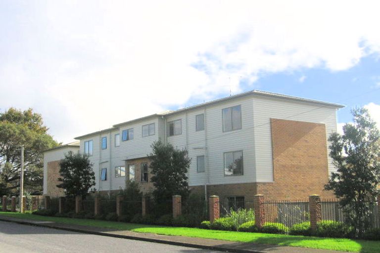 Photo of property in St Claire Village, 170/172 Mcleod Road, Te Atatu South, Auckland, 0610