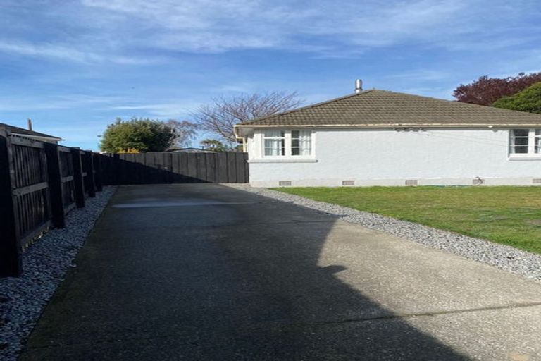 Photo of property in 20 Oakland Street, Northcote, Christchurch, 8052