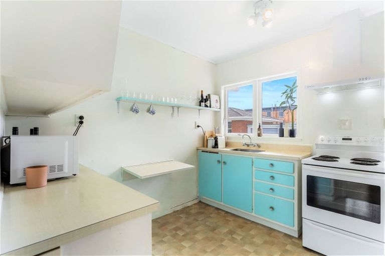 Photo of property in 2/24 Inverness Road, Browns Bay, Auckland, 0630