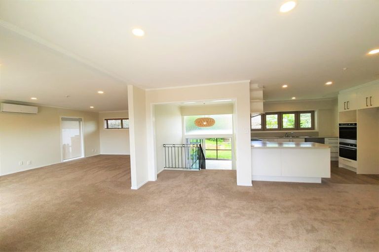 Photo of property in 7 Leewood Place, Pakuranga Heights, Auckland, 2010