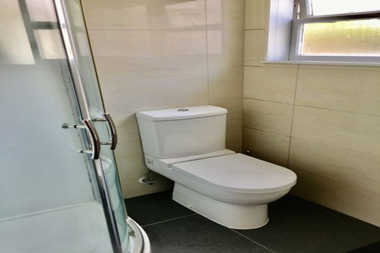 Photo of property in 3 Trinidad Road, Sunnynook, Auckland, 0620