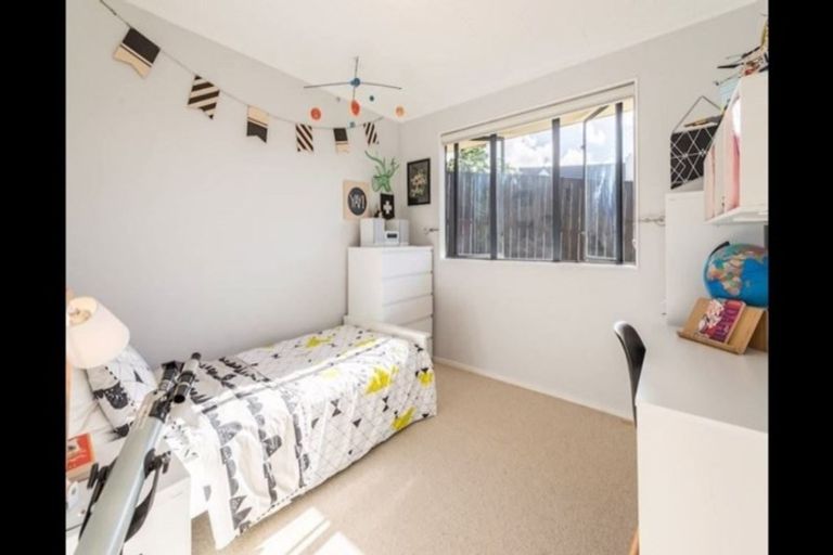 Photo of property in 3 Amberly Rise, Helensville, 0800