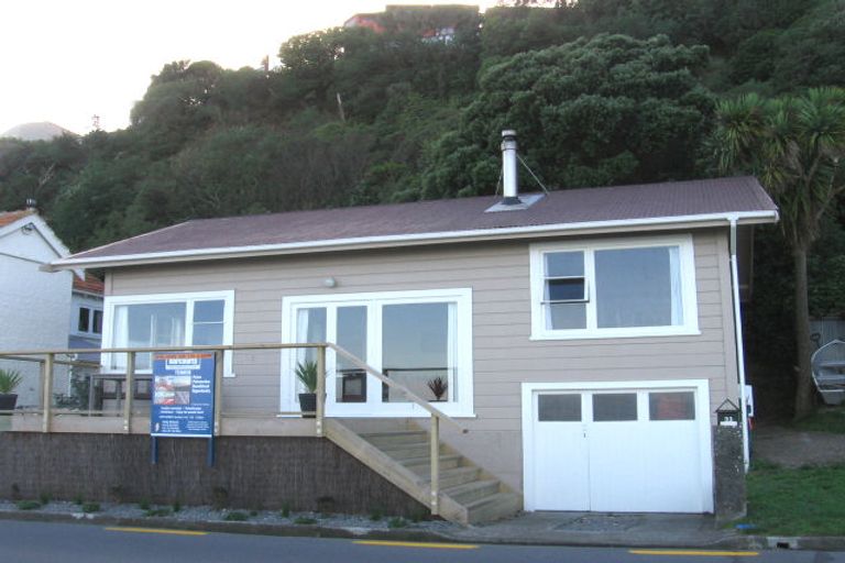 Photo of property in 33 Moana Road, Plimmerton, Porirua, 5026