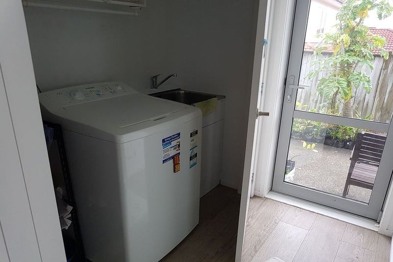 Photo of property in 28 Gibbston Crescent, Flat Bush, Auckland, 2016