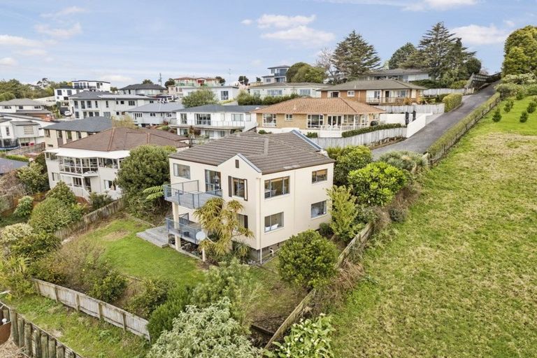 Photo of property in 132 Redoubt Road, Goodwood Heights, Auckland, 2105