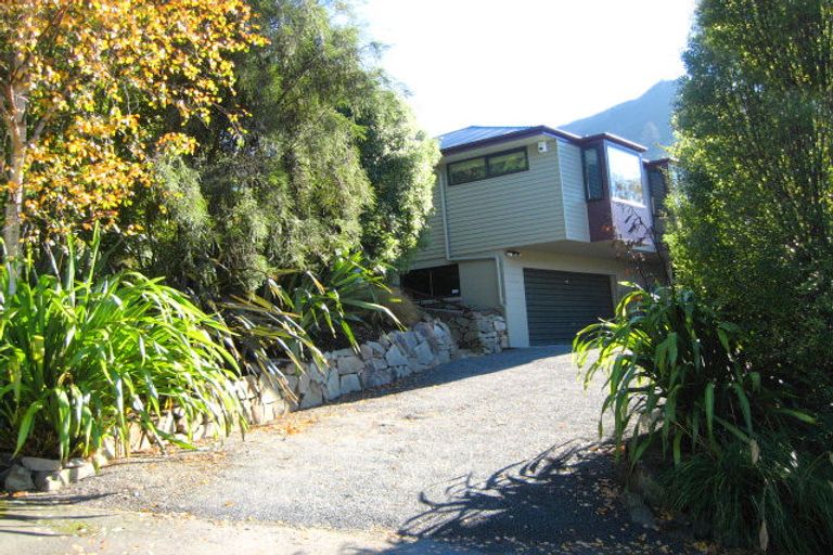 Photo of property in 4 Hay's Rise, Governors Bay, Lyttelton, 8971