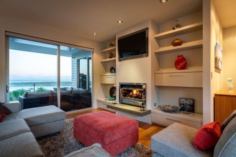 Photo of property in 18 Wintle Street, Mangawhai Heads, Mangawhai, 0505