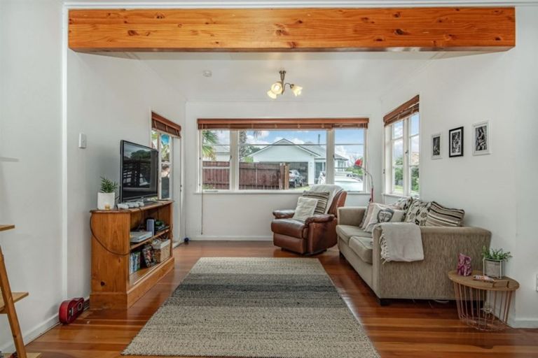 Photo of property in 46 Philomel Crescent, Bayswater, Auckland, 0622