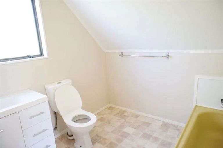 Photo of property in 2/2b Sunnynook Road, Sunnynook, Auckland, 0620