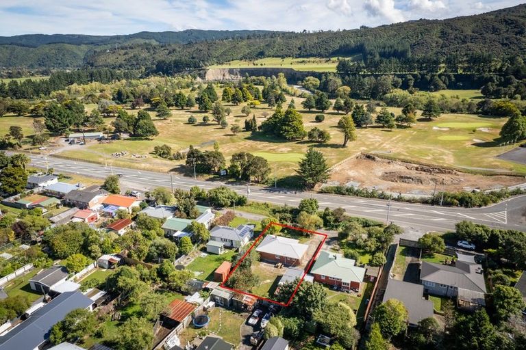 Photo of property in 666 Main Road North, Te Marua, Upper Hutt, 5018