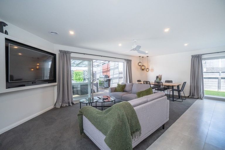 Photo of property in 10 Atlantic Drive, Fitzherbert, Palmerston North, 4410