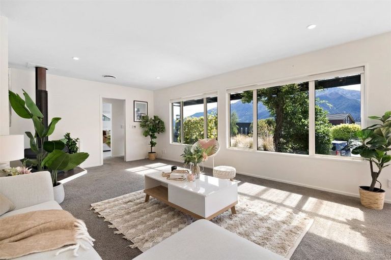 Photo of property in 33 Oregon Drive, Kelvin Heights, Queenstown, 9300