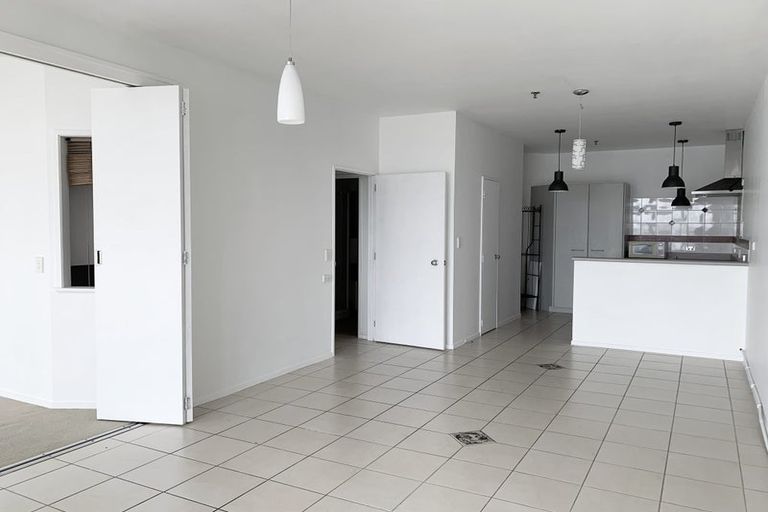 Photo of property in 16/15 Clearwater Cove, West Harbour, Auckland, 0618