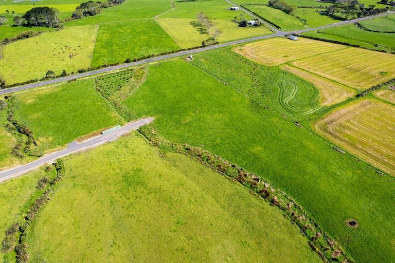 Photo of property in 7104 South Road, Warea, New Plymouth, 4381