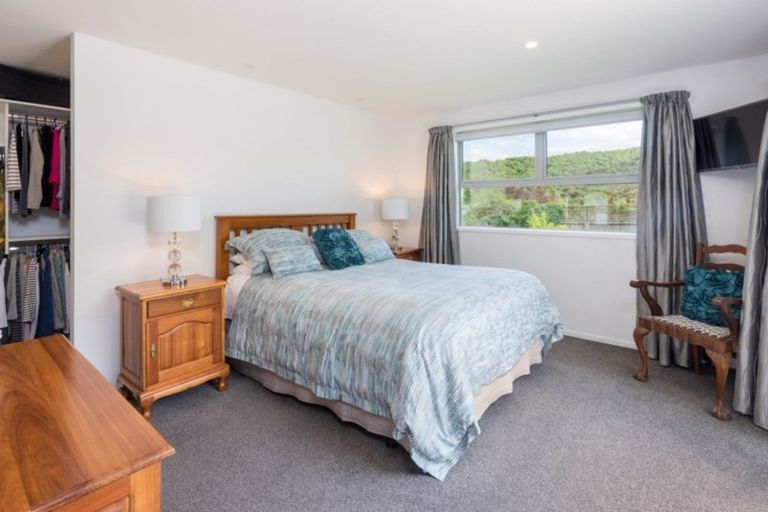 Photo of property in 88 Milton Terrace, Picton, 7220