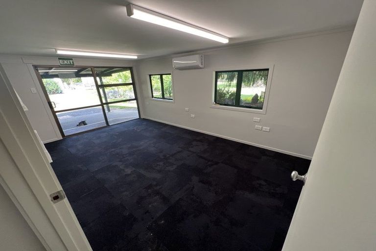 Photo of property in 13 Taupaki Road, Taupaki, Henderson, 0782