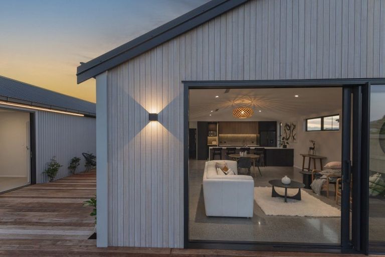 Photo of property in 3 Makakahi Street, Lytton West, 4071