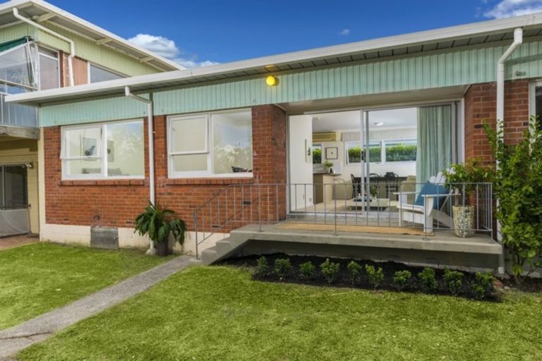 Photo of property in 2/134 Calliope Road, Stanley Point, Auckland, 0624