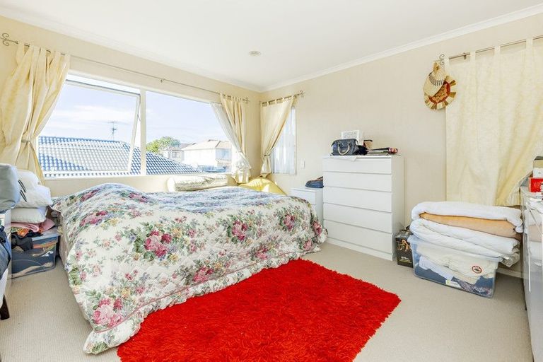 Photo of property in 42 Thornbury Crescent, East Tamaki Heights, Auckland, 2016