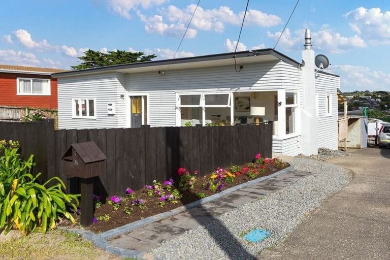 Photo of property in 1/35 Arran Road, Browns Bay, Auckland, 0630