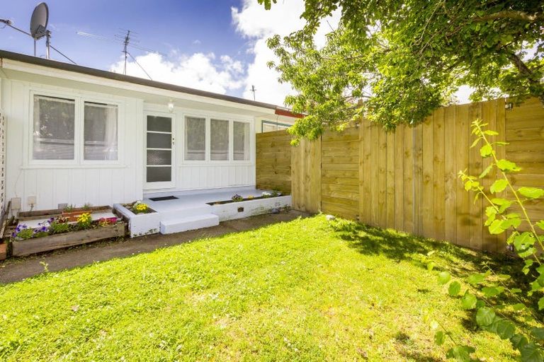Photo of property in 2/4 Granville Street, Silverstream, Upper Hutt, 5019
