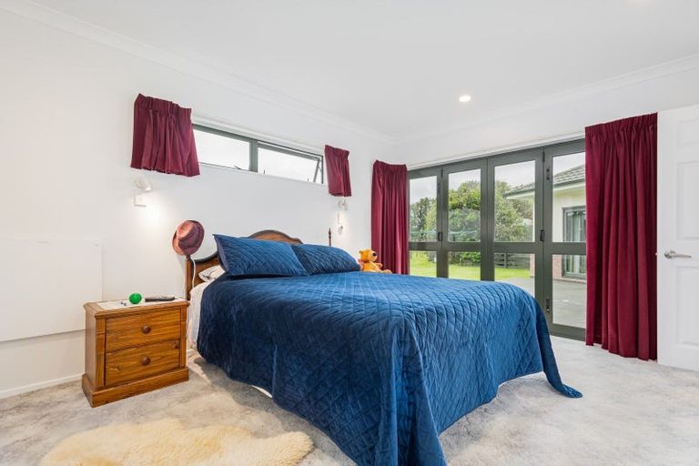 Photo of property in 10 Tui Glen Drive, Levin, 5571