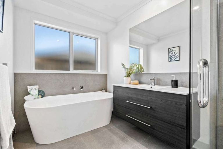 Photo of property in 46 Kitemaunga Avenue, One Tree Point, 0118