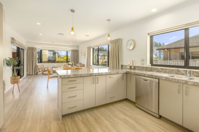 Photo of property in 22 Bluewater Place, Paraparaumu, 5032