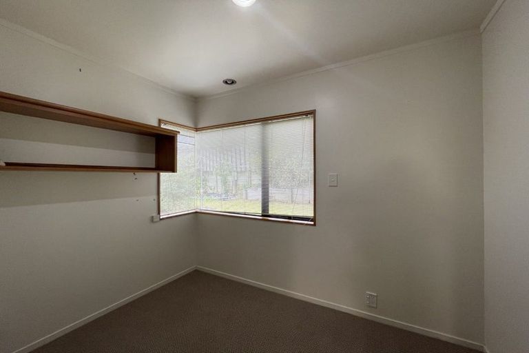 Photo of property in 1 Calypso Place, Rothesay Bay, Auckland, 0630