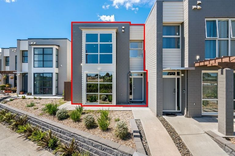 Photo of property in 9 Taupinga Way, Takanini, 2112