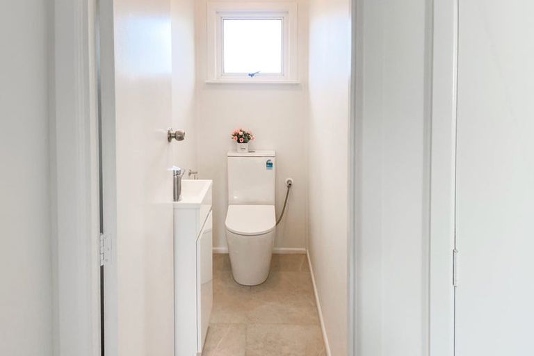 Photo of property in 17a Gulf Crest, Bucklands Beach, Auckland, 2012