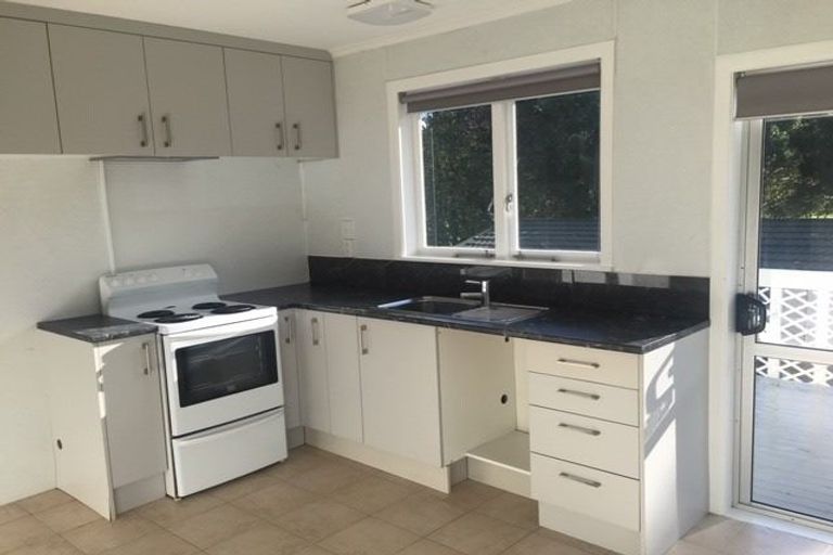 Photo of property in 1/7 Waverley Avenue, Glenfield, Auckland, 0629