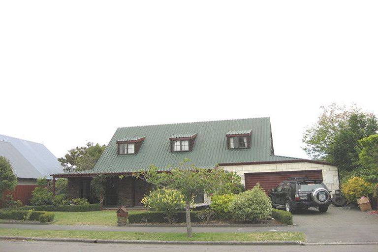 Photo of property in 10 Pinaster Place, Parklands, Christchurch, 8083