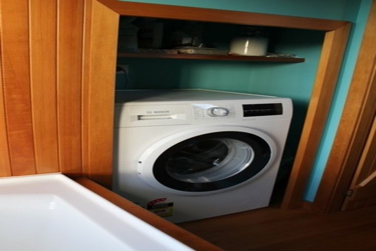 Photo of property in 10 Macrocarpa Lane, Carterton, 5713