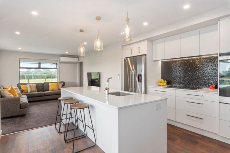 Photo of property in 18 Ohau Gravels Way, Ohau, Levin, 5570