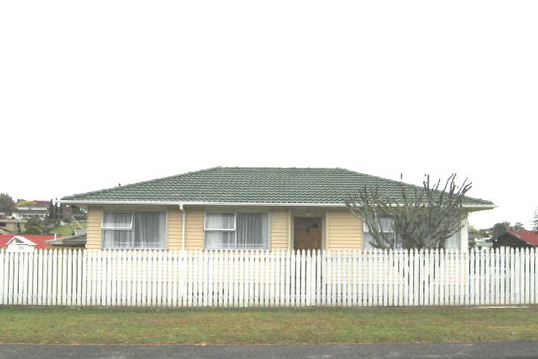 Photo of property in 36 Kirby Street, Glendene, Auckland, 0602
