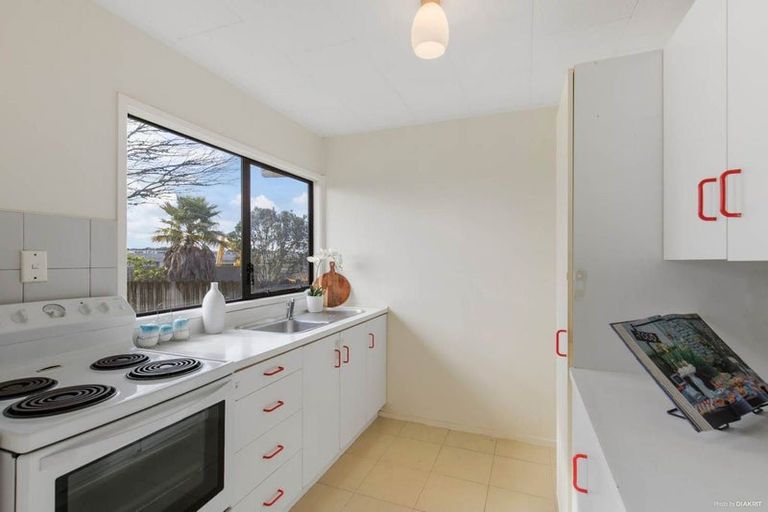 Photo of property in 27 Barbados Drive, Unsworth Heights, Auckland, 0632