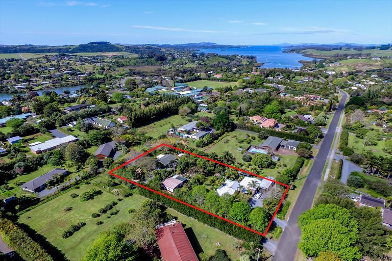 Photo of property in 16 Kendall Road, Kerikeri, 0230