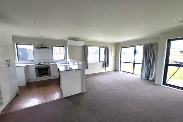 Photo of property in 39 Rewarewa Road, Te Atatu Peninsula, Auckland, 0610