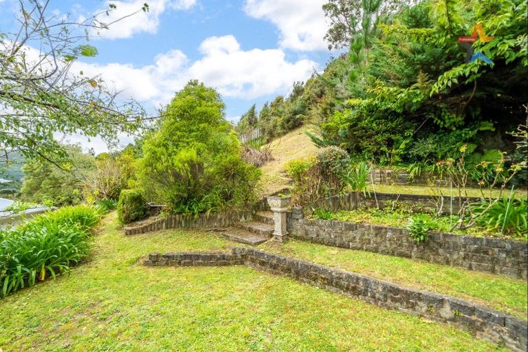 Photo of property in 5 Mokopuna Grove, Stokes Valley, Lower Hutt, 5019