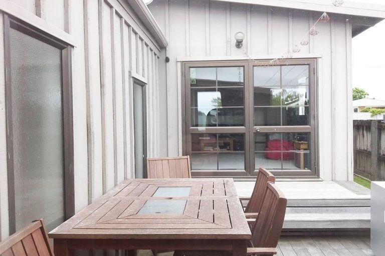Photo of property in 259 Huatoki Street, Upper Vogeltown, New Plymouth, 4310
