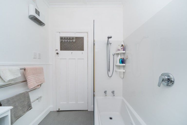 Photo of property in 105b Pahiatua Street, Hokowhitu, Palmerston North, 4410