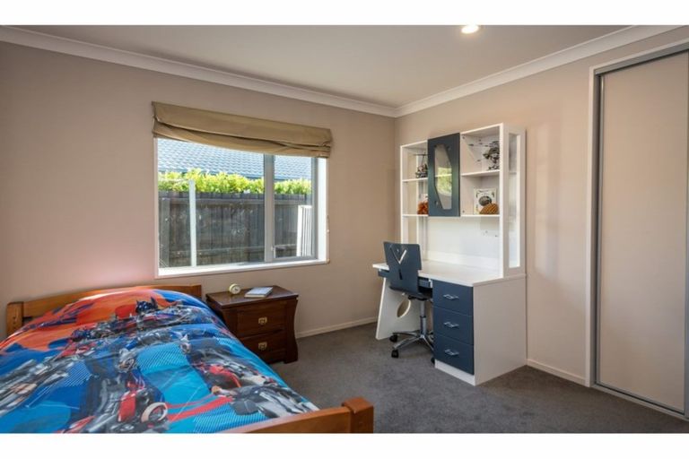 Photo of property in 28 Ruahine Place, Parklands, Christchurch, 8083